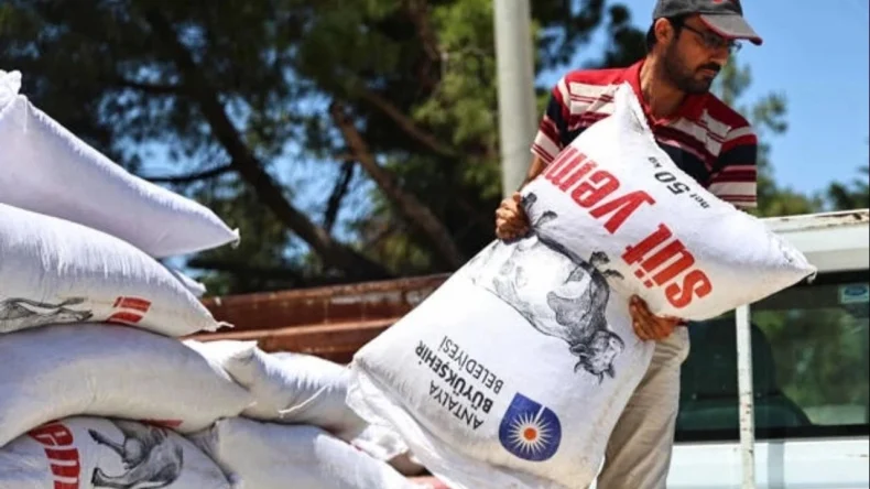 Büyükşehir’den yem desteği