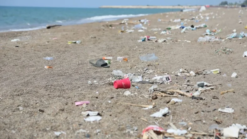 Barakalar gitti, çöpleri duruyor