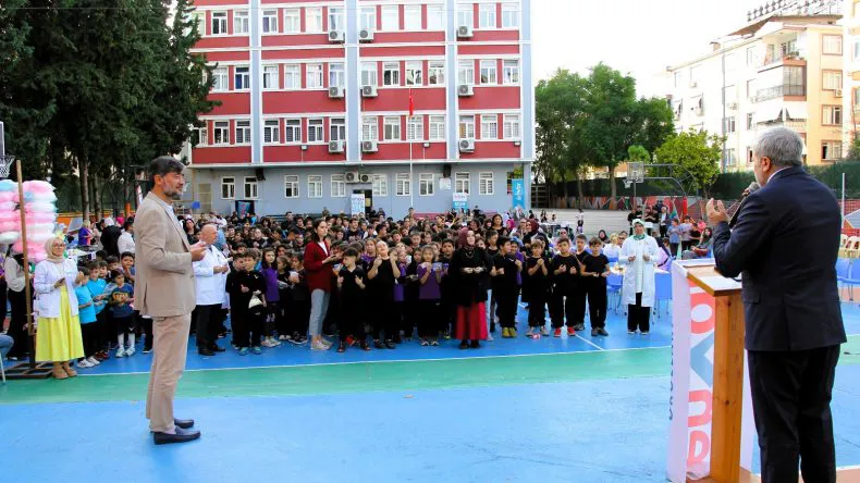 Filistinli çocuklara ses ve güç verdiler